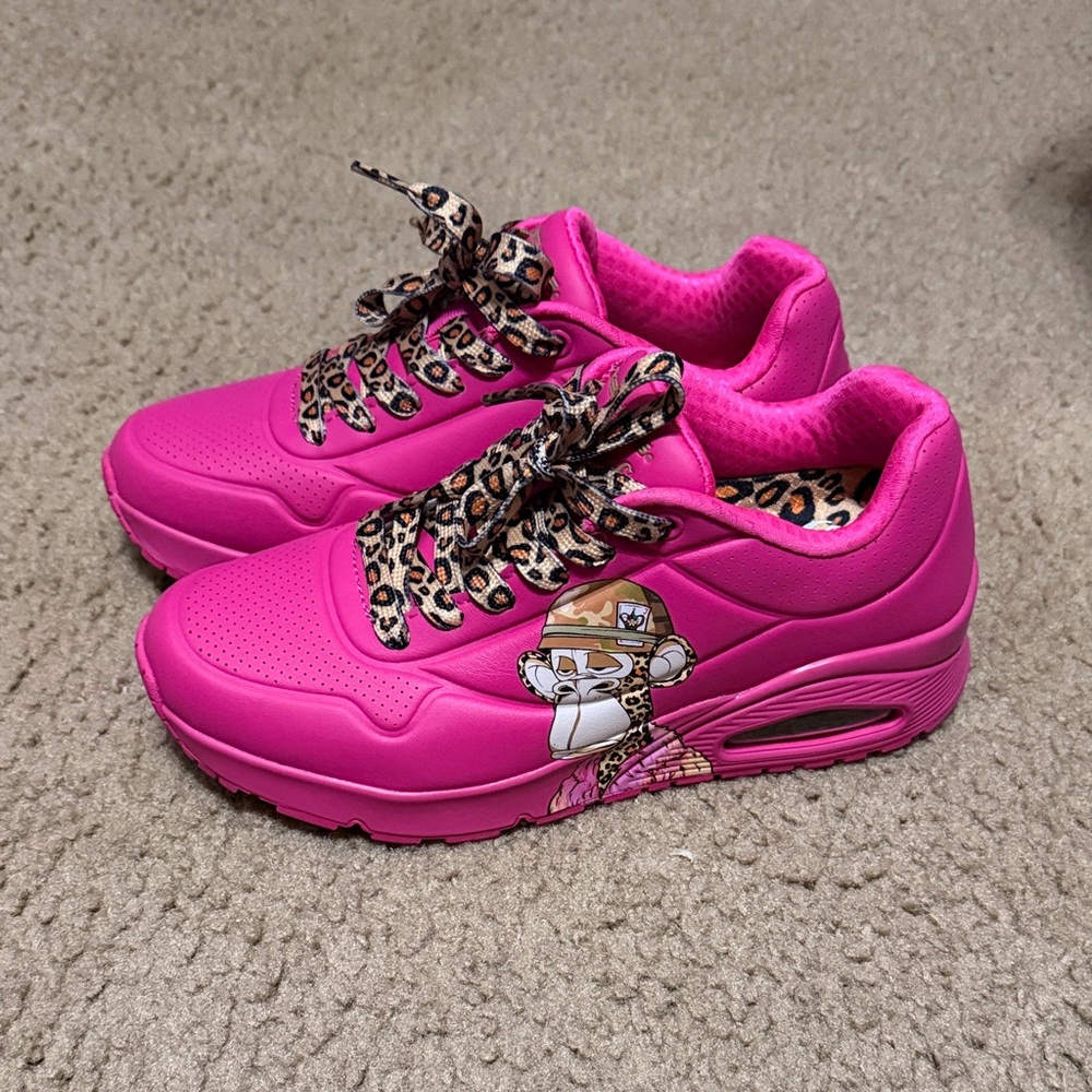 Skechers Pink Sneakers with Leopard Print